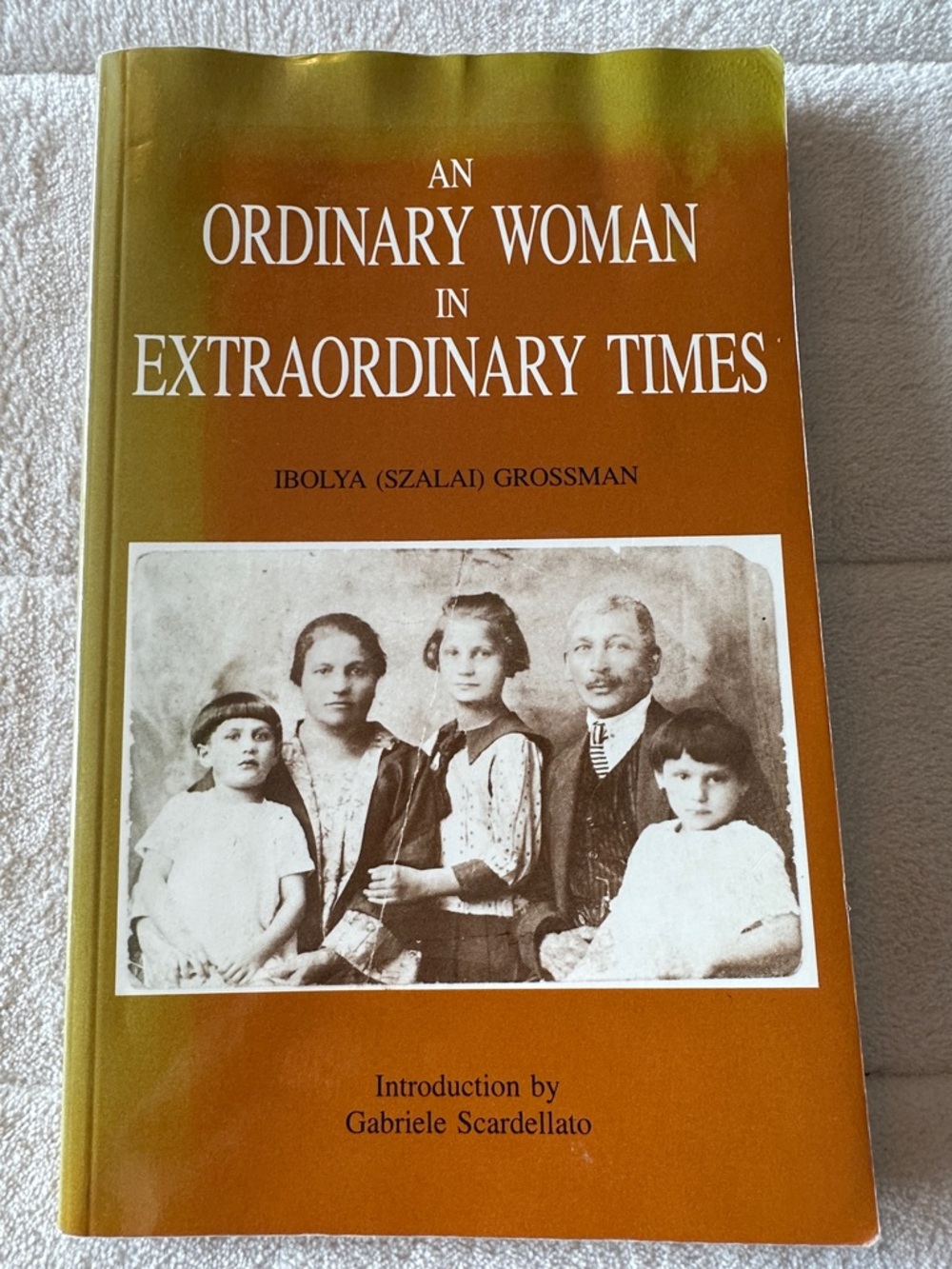 🐸2/$10🐸 historical an ordinary woman in extraordinary times. Textbook